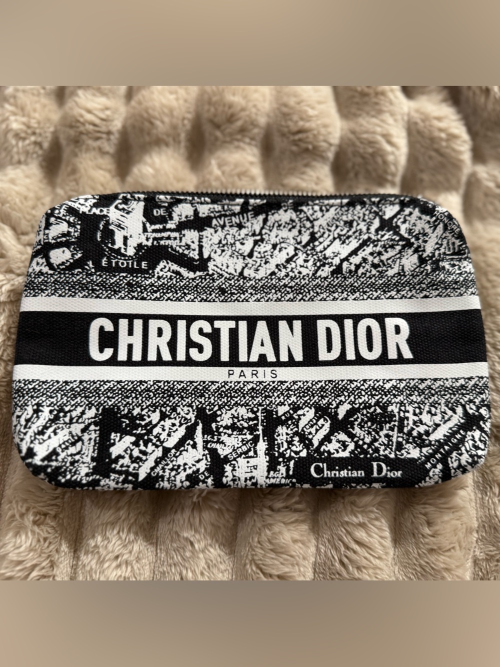 Dior beauty gift with purchase plan de Paris makeup bag